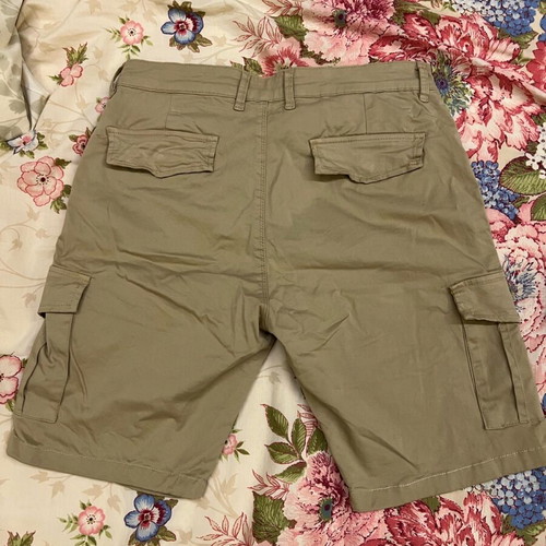 Men's shorts pack of 2 like new, beige cargo and blue distressed denim