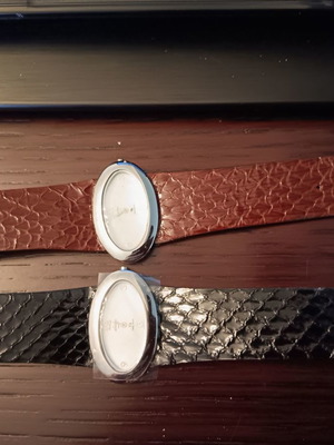 Women's wristwatches used, set of 2, battery needed