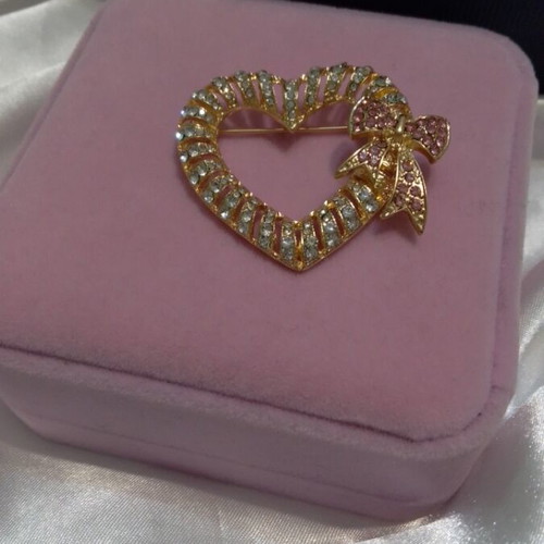 Heart steel pin new in gift box