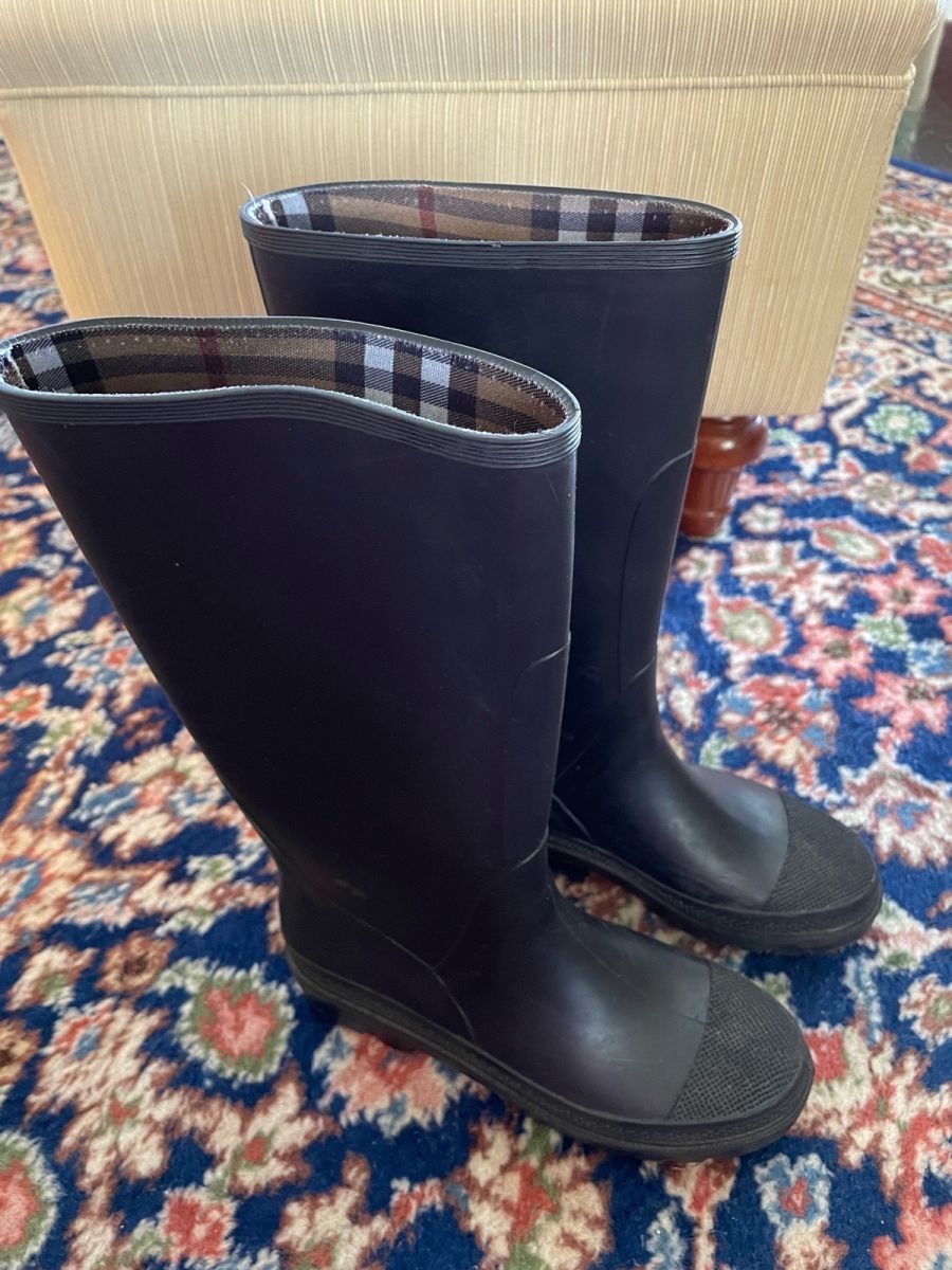 Burberry rain hotsell boots xl