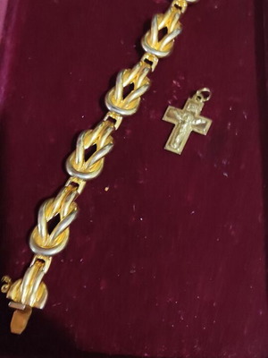 Gold-plated bracelet used with cross gift set