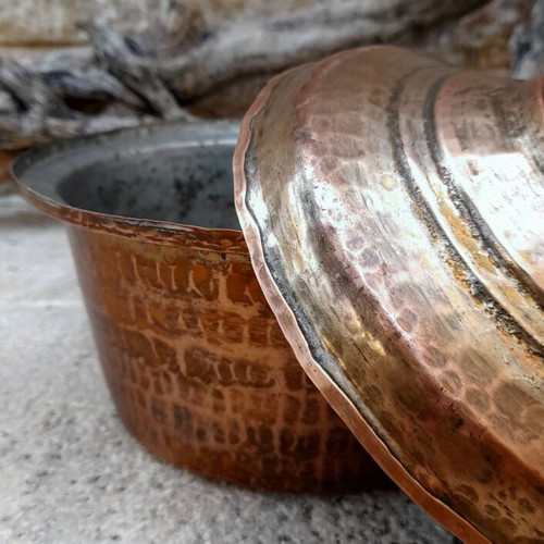 Μπακιρένιο σφυρήλατο καζανάκι με καπάκι σαν καινούργιο, χειροποίητο, διακοσμητικό