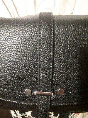 Black new shoulder bag with two internal pockets and magnetic closure