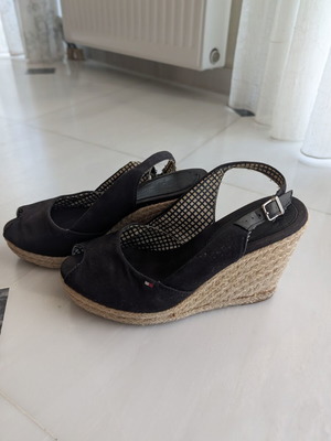 Tommy Hilfiger platform sandals like new, size 38, black