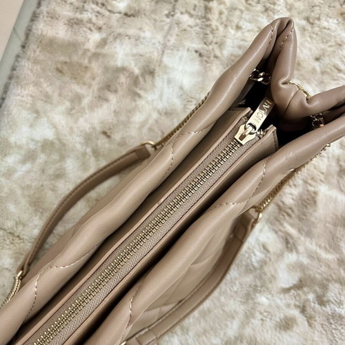 Nolah handbag like new