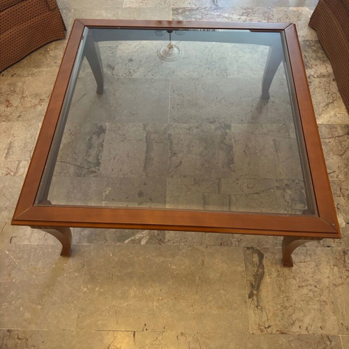 Coffee table set like new, 3 pieces with wood and glass