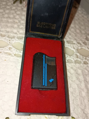 Robin gas lighter new with blue hearts in case