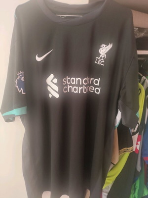 Liverpool jersey like new, official replica