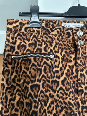 Zara leopard women's pants like new with buttons and zipper pockets