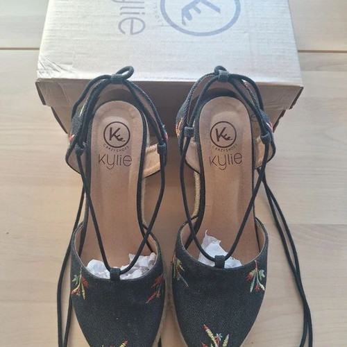 Kilye Crazy Espadrilles size 38 like new, narrow fit