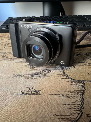 Sony Cyber-shot DSC-HX9V 16.2 MP камера като нова
