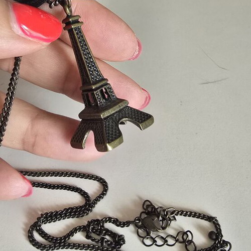 Eiffel Tower Pendant Necklace vintage style, like new