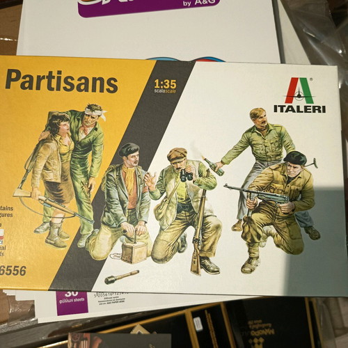 Partisans plastic model new from Italeri