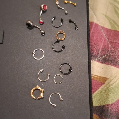 Earrings for navel, eyebrow, and nose in gold, silver, black, and rainbow colors