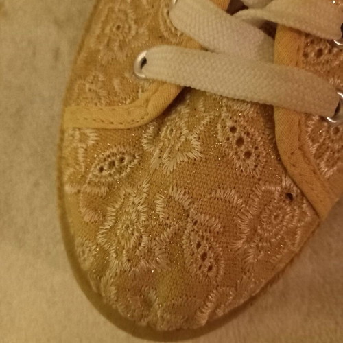 Athletic shoes like new, size 37
