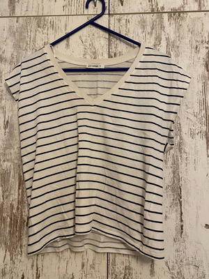 Pink Woman striped V-neck t-shirt white black like new, size S