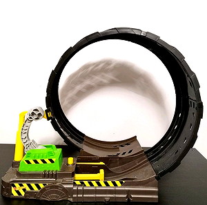 Hot wheels monster truck epic loop challenge