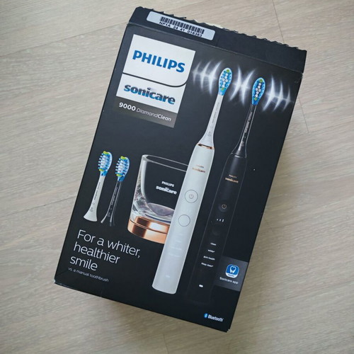 Philips Sonicare 9000 DiamondClean electric toothbrush like new