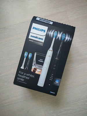 Philips Sonicare 9000 DiamondClean electric toothbrush like new