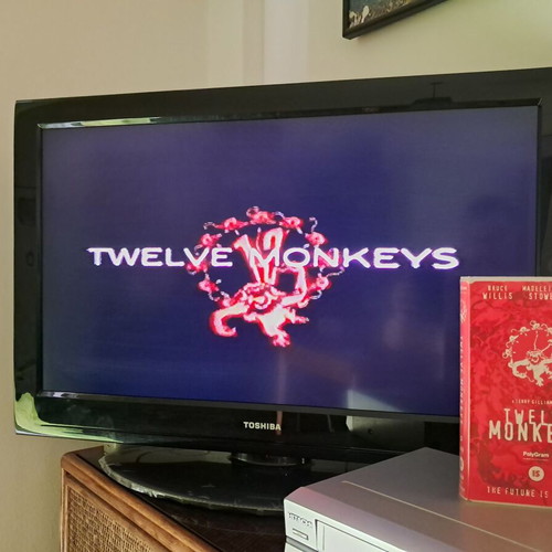 Twelve Monkeys VHS like new, English audio, no subtitles