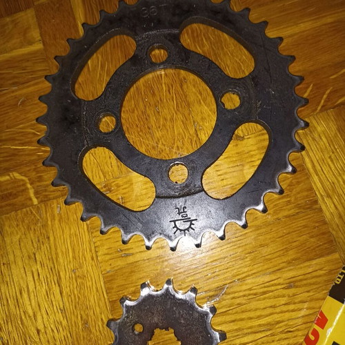 JT Sprocket Sets used, 2 sets with footrests, container, pump for Honda Innova