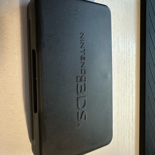 Nintendo 3DS case used, four slots