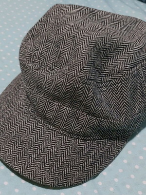 Men's hat like new, gray for winter climate