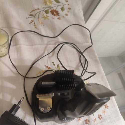 Izzy PG100 Plus rechargeable hair clipper set used, missing parts