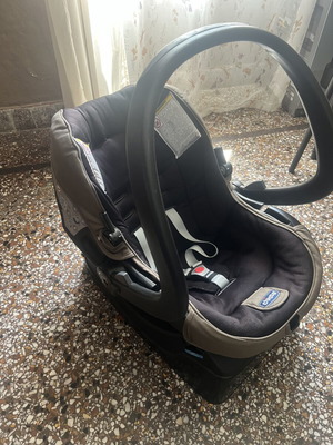 Chicco Activ3 baby car seat used with isofix base black beige