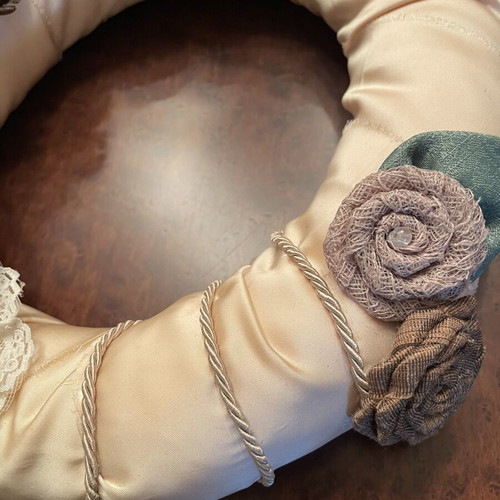 Decorative door wreath like new, 25 cm diameter, beige brown