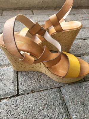 Leather platform sandals like new, size 39