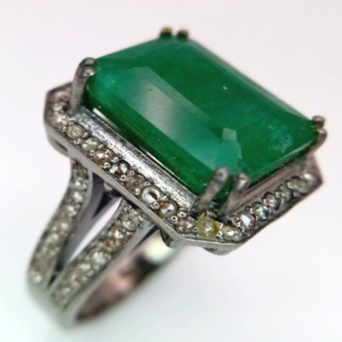 Victorian ring with 9ct emerald and 0.90ct diamonds used