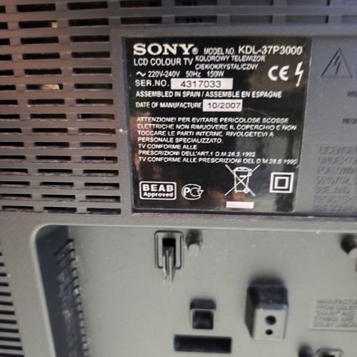 Sony Bravia LCD TV 37 KDL37-P3000 used