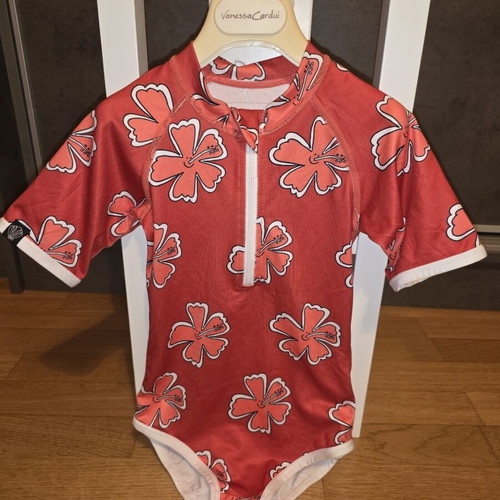 Beach & Bandits Girls' Swimsuit with Short Sleeves like new, size 104-110