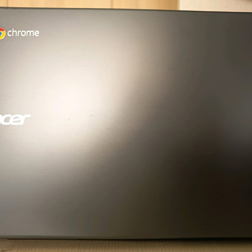 Acer Chromebook C720 laptop with mouse, 11.6 inch, 2GB RAM, 16GB SSD, 128GB SD