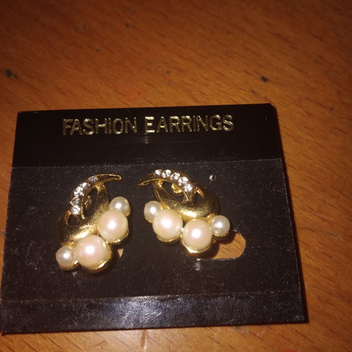 Clip earrings with rhinestones and pearls new, gold and white