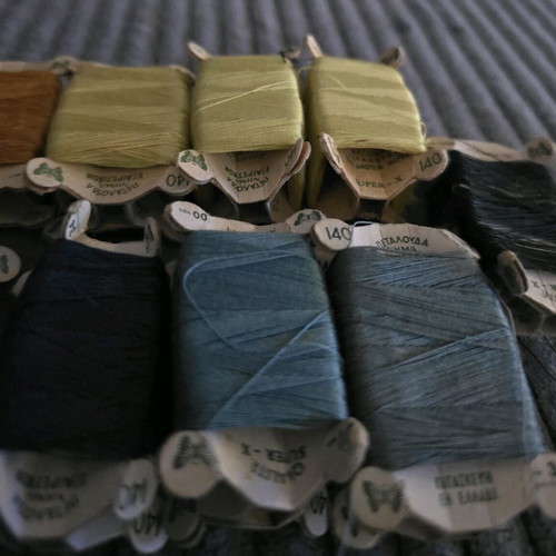 Butterfly threads like new, pack of 15 assorted colors