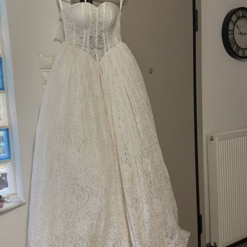Melia Wedding Dress lace gown like new, size S