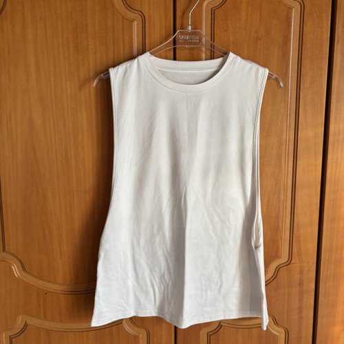 White sleeveless tank top like new, size L