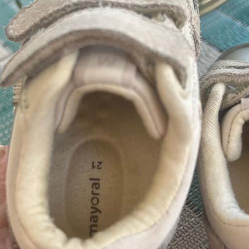Mayoral sneakers 21 like new, neutral color, anatomical