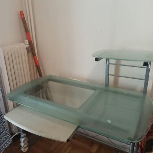 Glass Desk like new, modern and elegant design