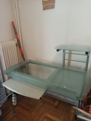 Glass Desk like new, modern and elegant design