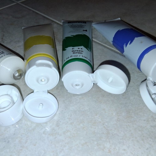 Acrylic paints set in 5 colors