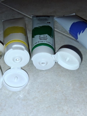 Acrylic paints set in 5 colors