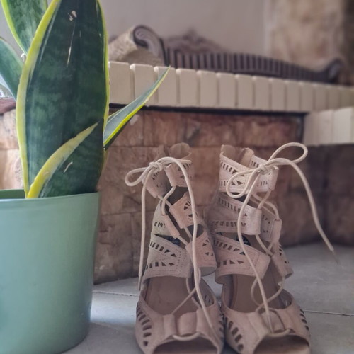 Beige suede lace-up sandals size 37 new with back zipper and 10.5cm heel