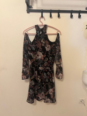 Floral mini dress with off-shoulder Stradivarius new, black, size S