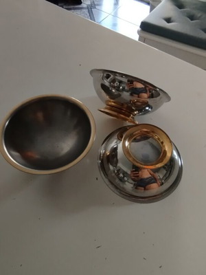 Stainless steel serving bowls set of 3, like new