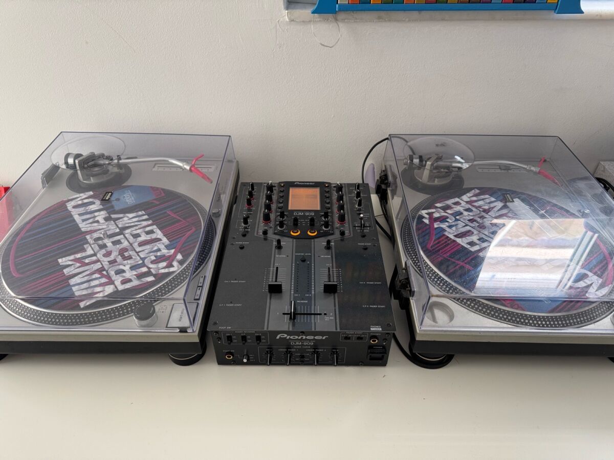 Pioneer DJ 2X CDJ-500II and DJM-500… - € 1.999,00 - Vendora.cy