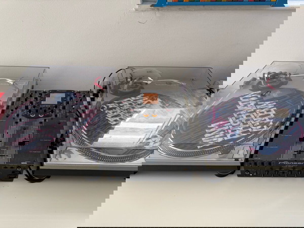2X Technics SL1200MK2, Ortofon Concode Scratch, Ortofon Slipmats, Pioneer DJM 909 Mixer Turntable DJ