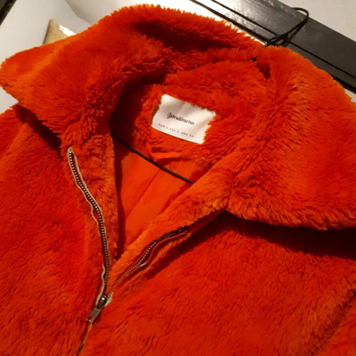 Stradivarius orange fur like new, with torn pocket lining